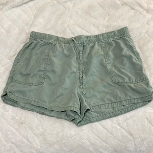 EUC CYNTHIA ROWLEY DRAWSTRING SHORTS in SAGE SZ XL